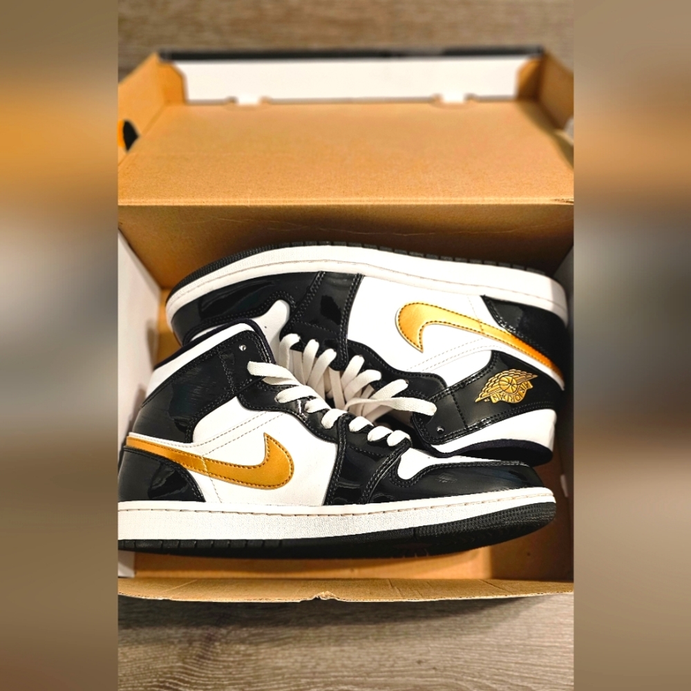 Mens Air Jordan 1 Mid SE Size 9.5